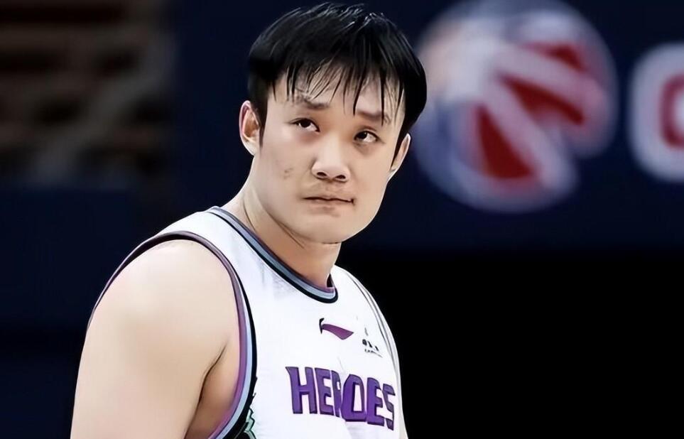 巴塞罗那训练开放日，窗口期远射贴柱引欢呼，NBA常规赛在即，医务组通报恢复(mwc巴塞罗那)